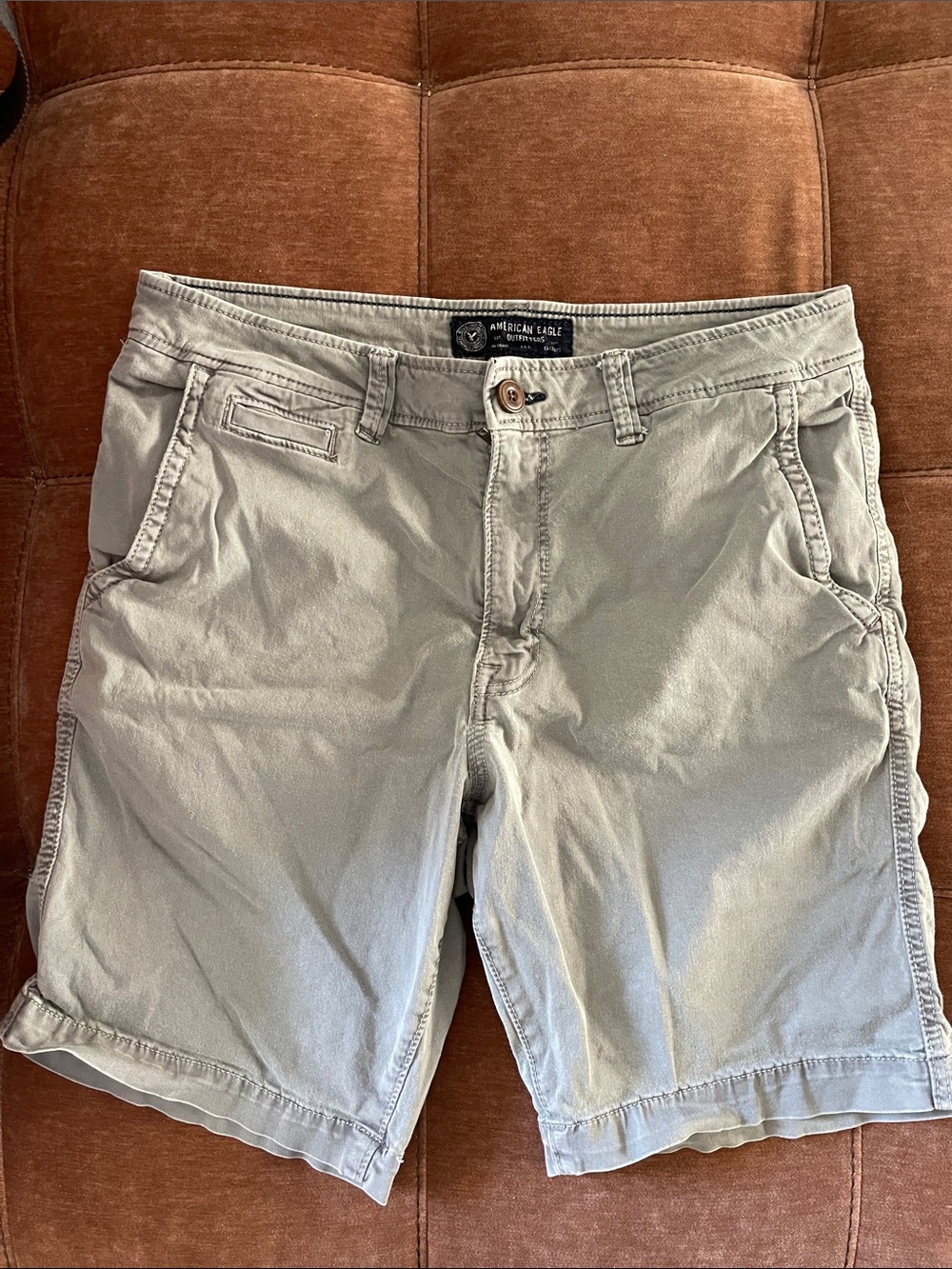 American Eagle Outfitters Men’s Light Gray Flat-Front Chino Shorts